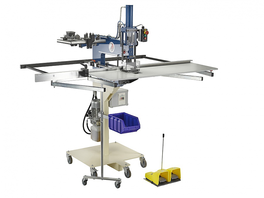 Hydraulische Stanzmaschine für Türen, Paneele, Schaltschränke für Schaltschrankbauer